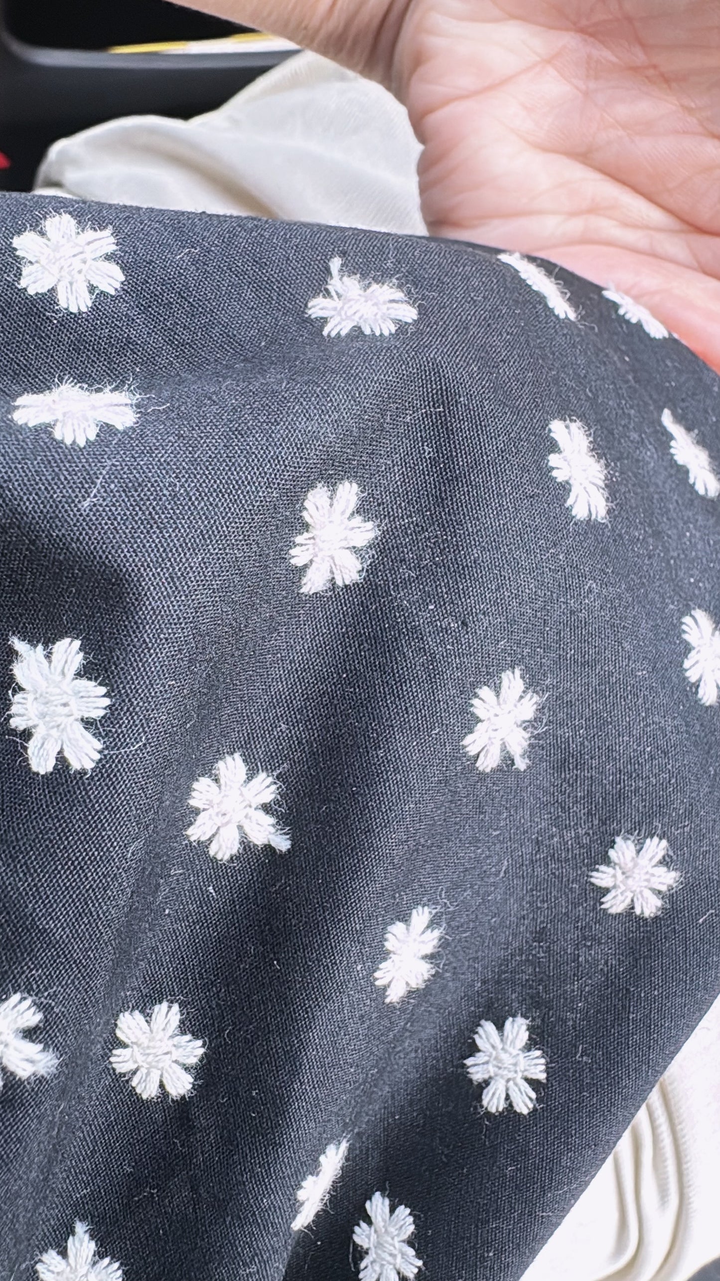 小花刺繡調整式蝴蝶結吊帶上衣