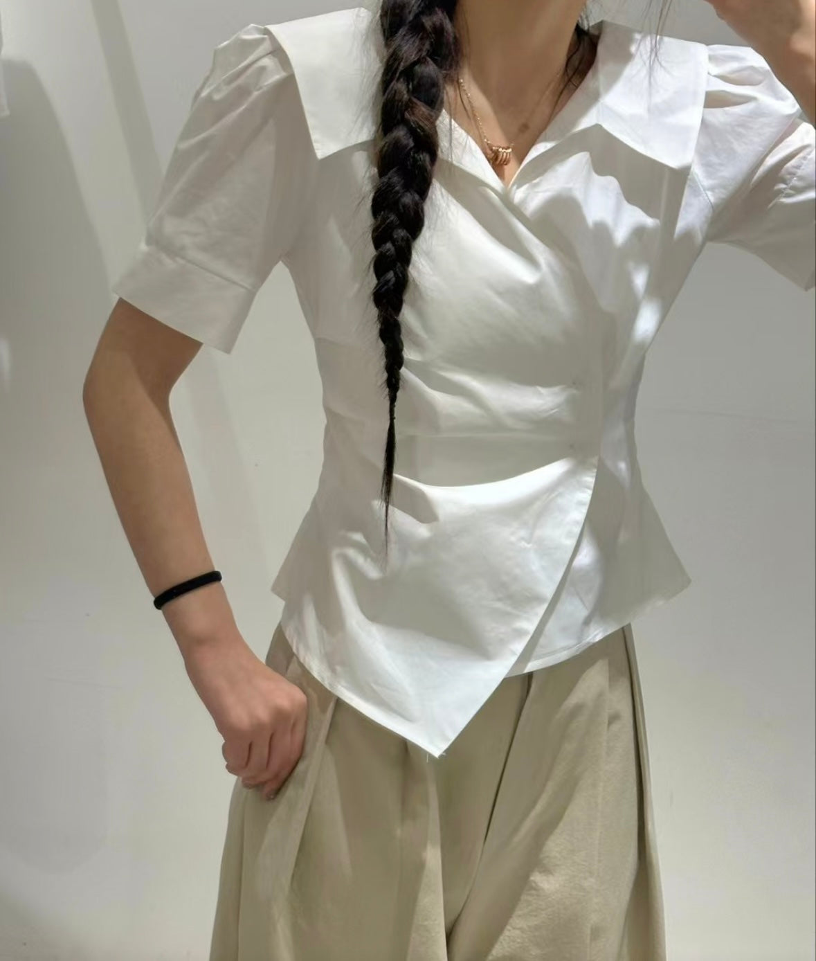 率性v領公主袖上衣