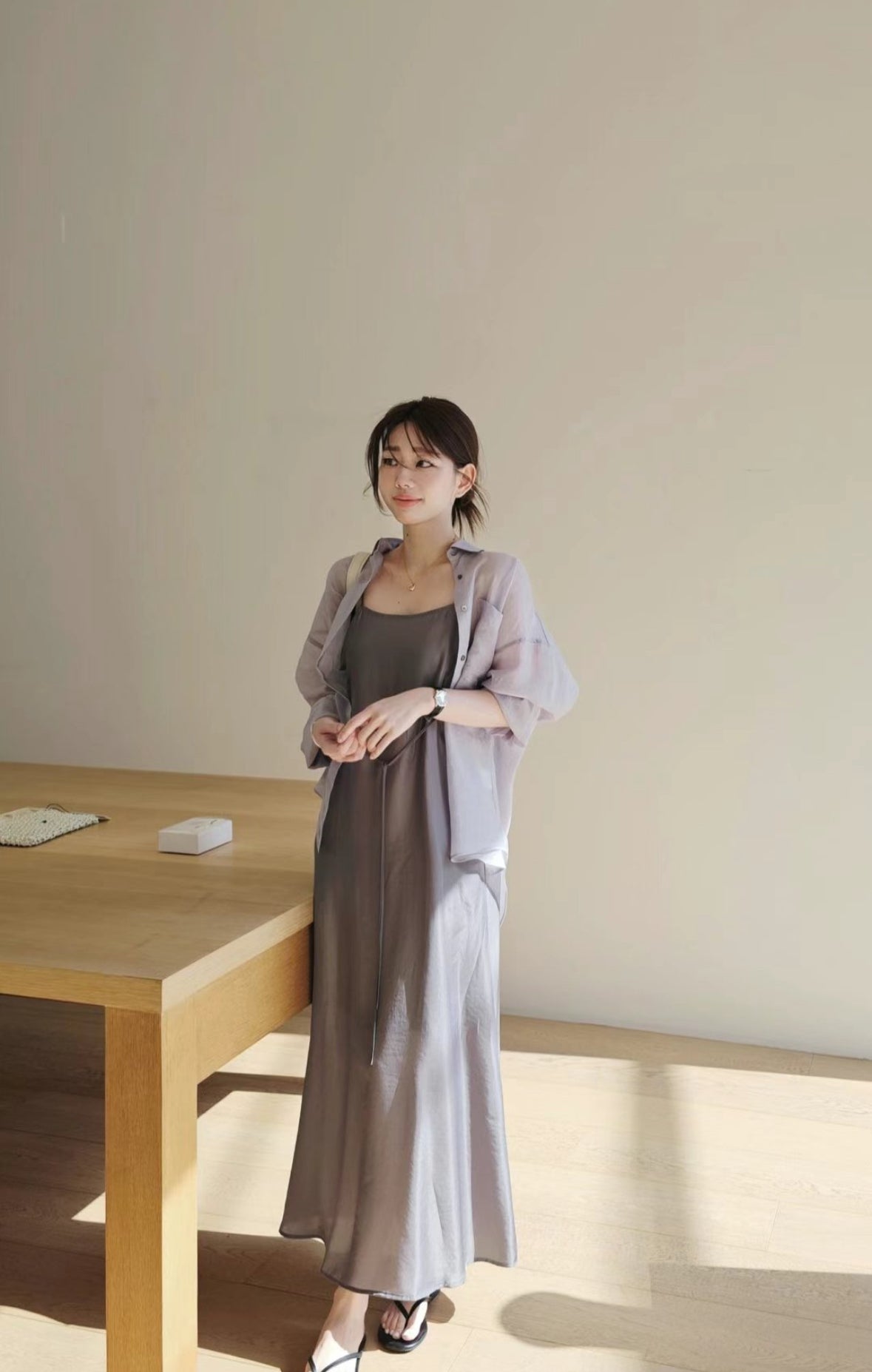 極簡細肩帶長洋裝