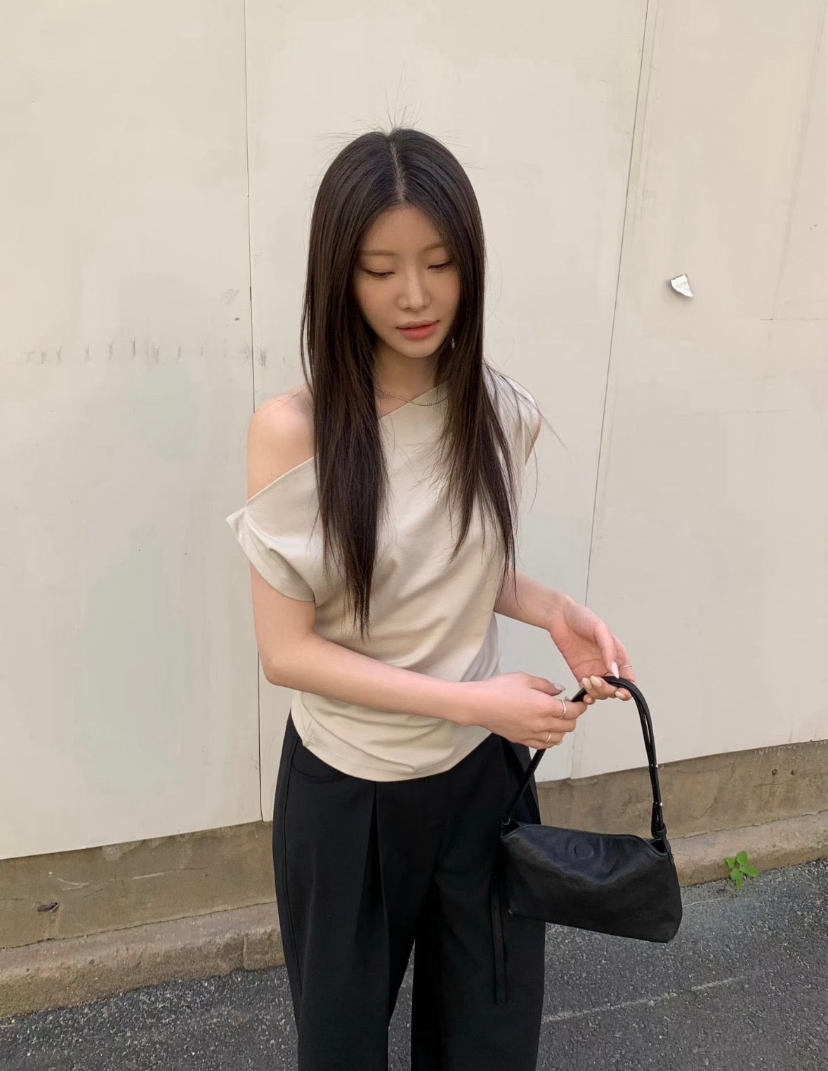 輕奢垂墜斜肩上衣