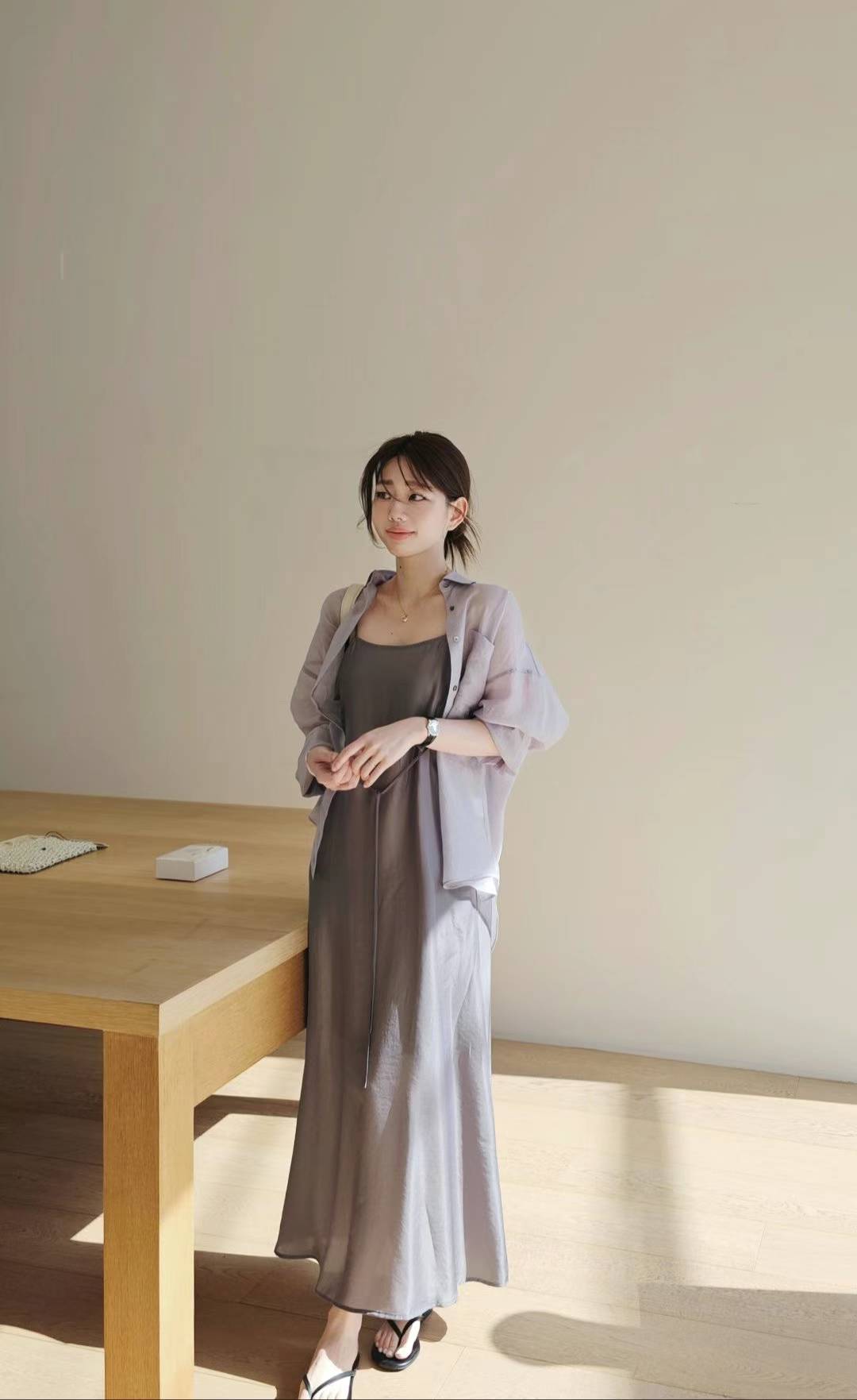 極簡細肩帶長洋裝